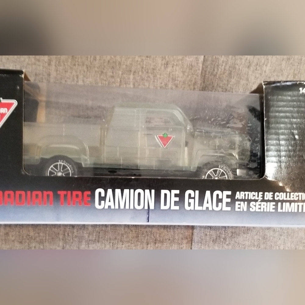 Canadian Tire Limited Edition Ice Truck 1:24 Scale - Picture 3 of 6